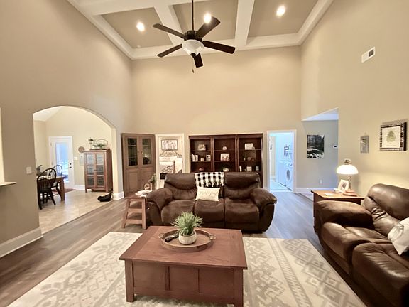 3rd image of 934 Bishop Knoll Ln