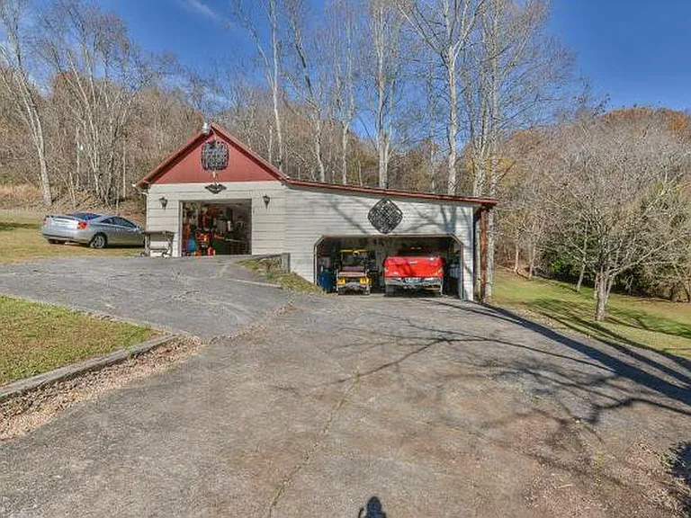 492 Olinger Dr — Photo 9