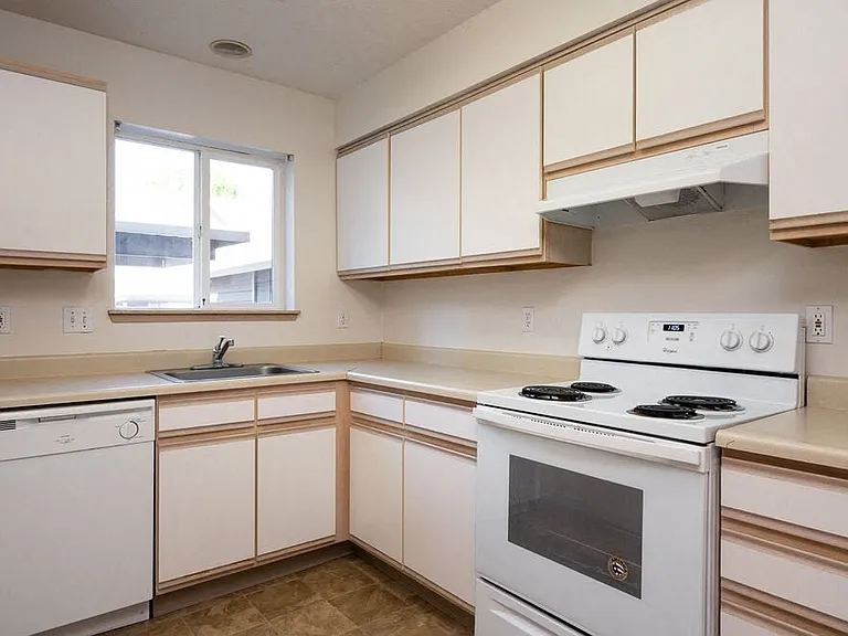 Tuxedo Park Apartments — Photo 8