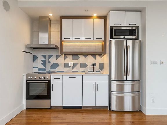4th image of 240 Stagg St #5A