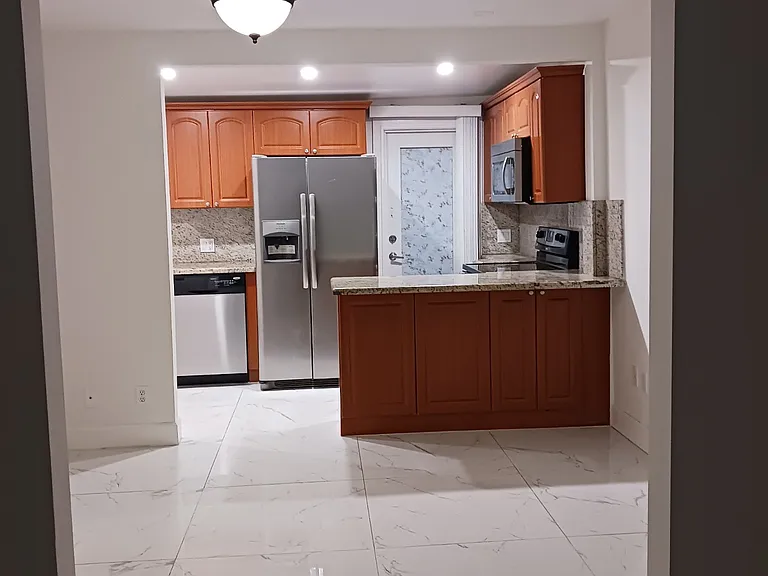 478 E 61st St #1 — Photo 3