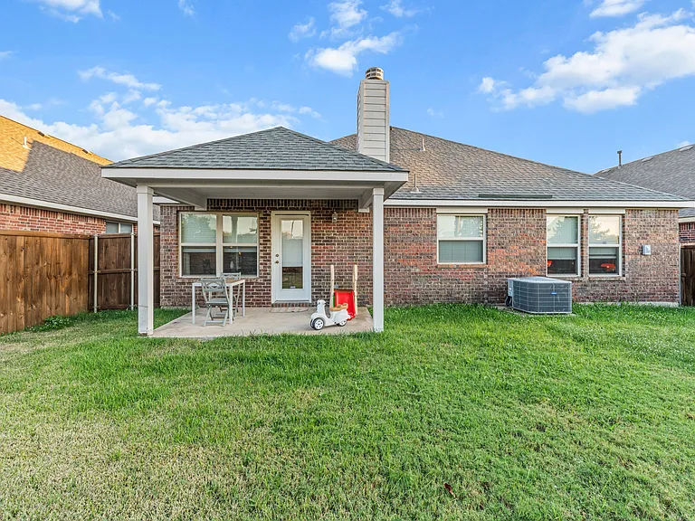 9412 Caliente Dr — Photo 43