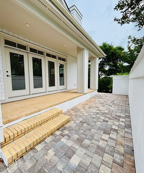 Private courtyard/porch