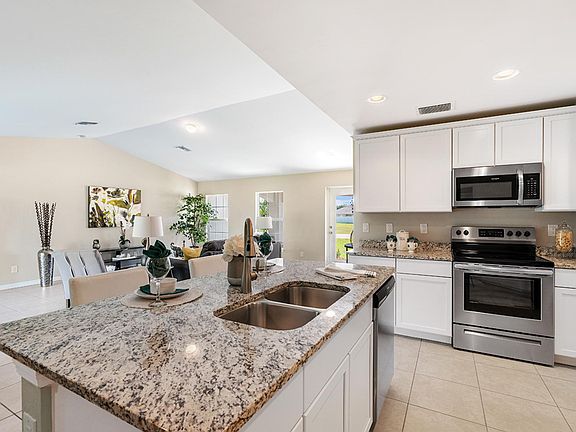 4th image of 4724 NW 39th Pl