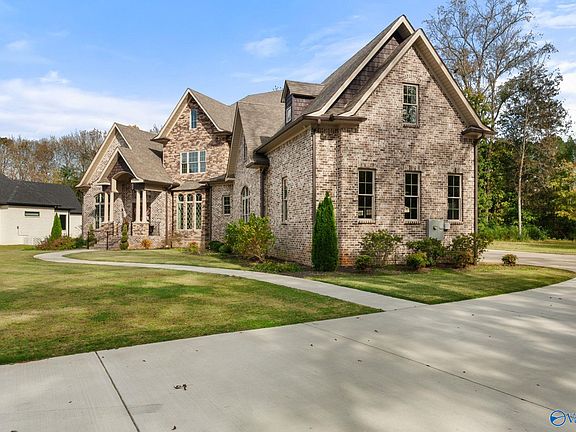 3rd image of 205 Briarwood Cir