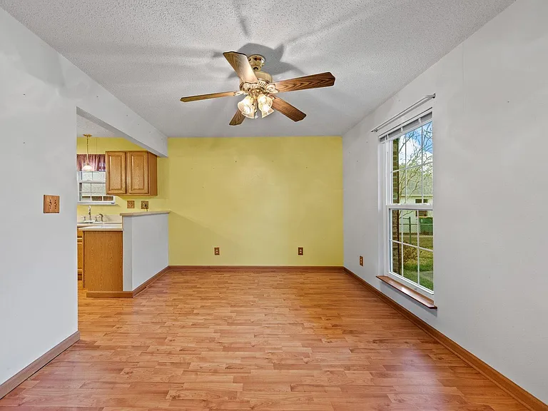122 Beach Dr — Photo 22
