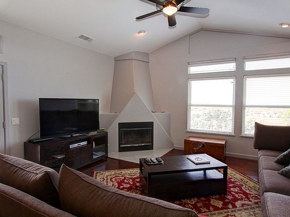 5th image of 1062 Crestline Cir