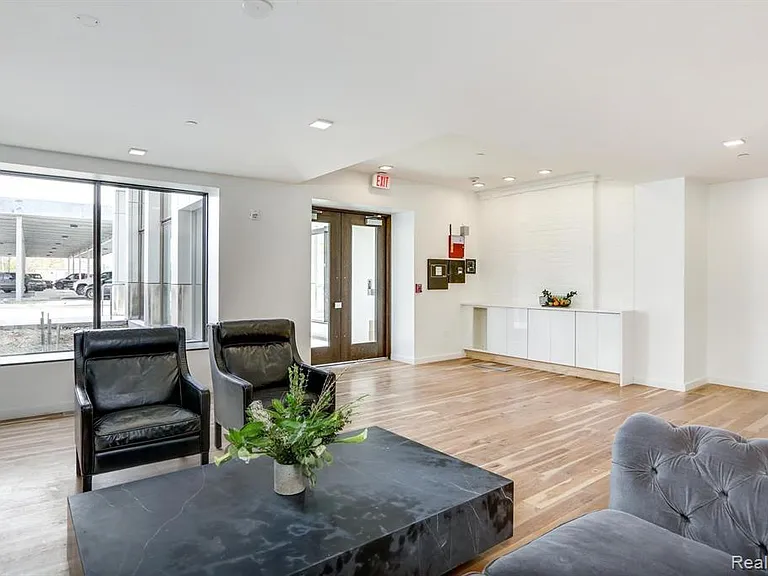 1454 Townsend St #303 — Photo 31