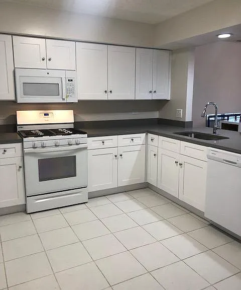 264 N White St — Photo 3
