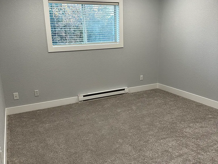 1055 Modred St — Photo 11