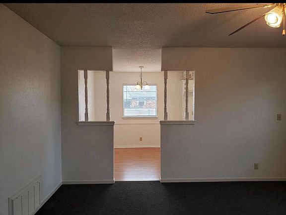 5th image of 717 W Hillcrest Dr