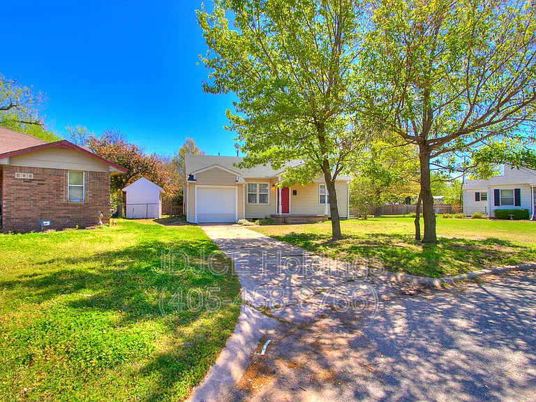 122 W Marshall Dr — Photo 2