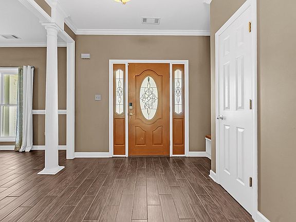 3rd image of 148 Claire Dr