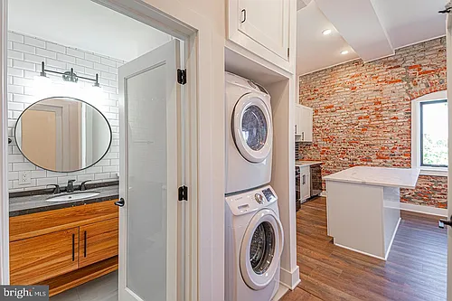 1211 Bainbridge St #2B Photo 1