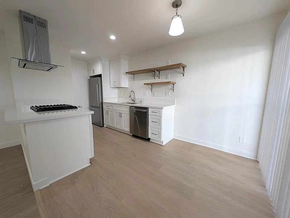 3900 W 1st St — Photo 3