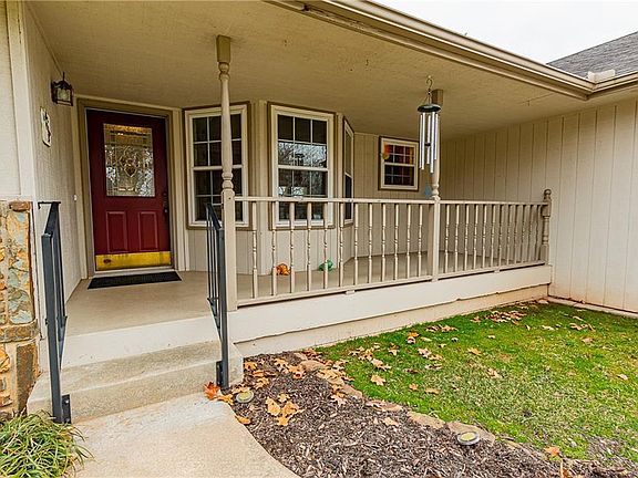 3rd image of 6 Jarrod Dr