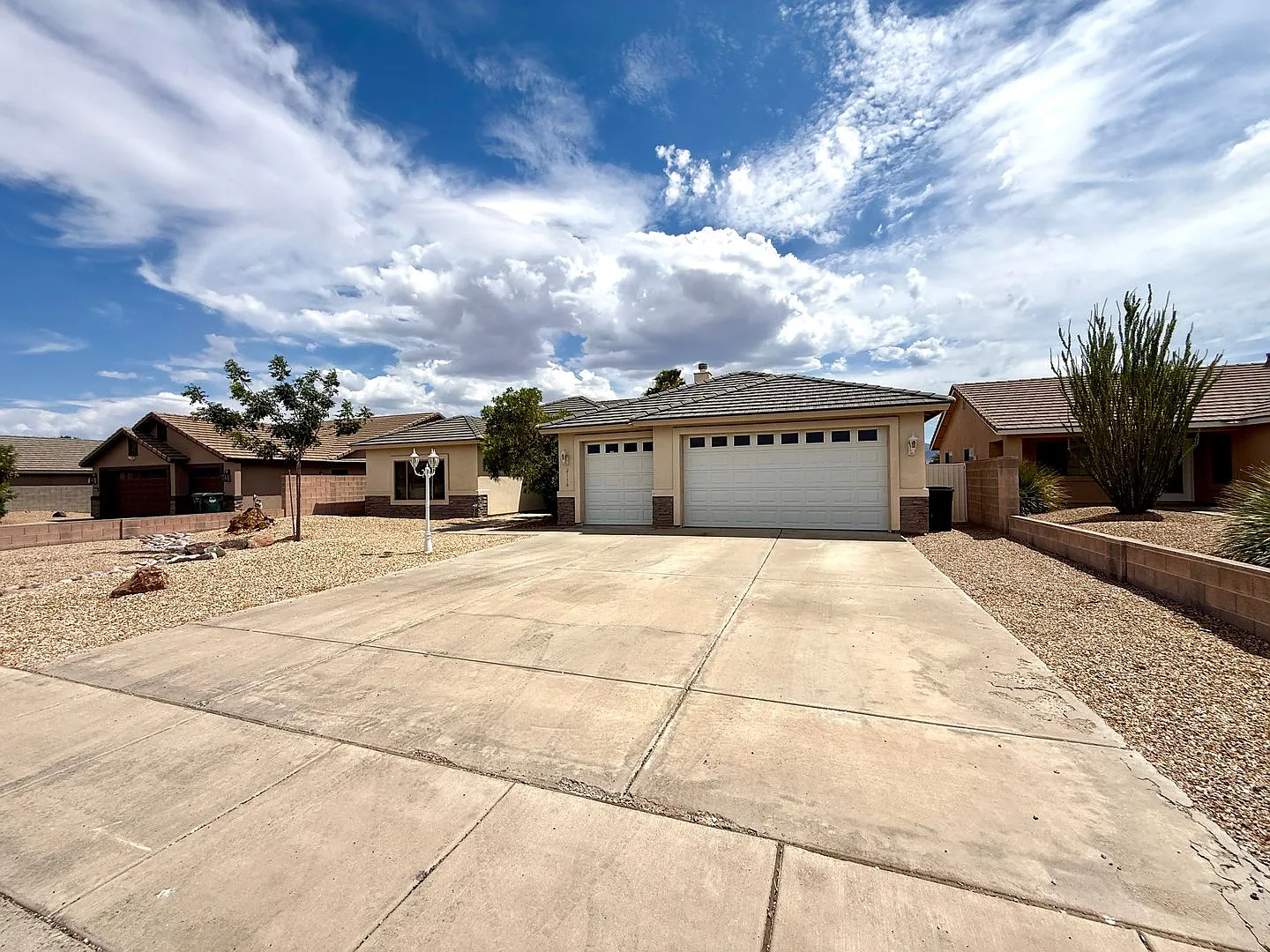 Beautiful 4-Bedroom Home with 3-Car Garage & Hualapai Mountain Views in Walleck Ranch! — Photo 4