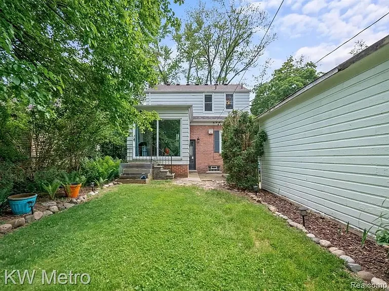 21530 Olmstead St — Photo 17