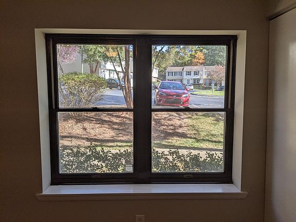 Sunny kitchen, 2 reserved spaces front of unit