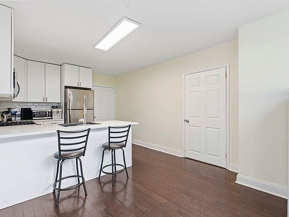 3rd image of 6040 Blvd East APT L3