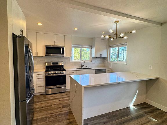2nd image of 92 Fairview Plz #6