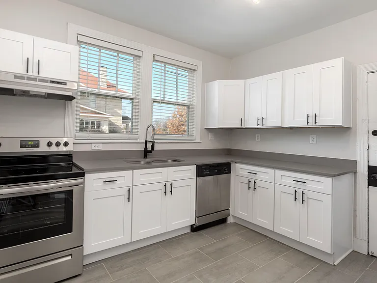 Park Terrace Apartments — Photo 2