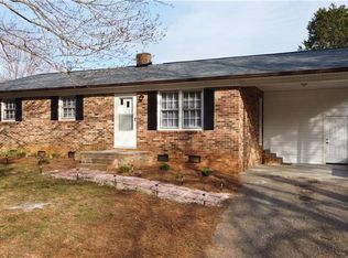 862 Blue Hollow Rd, Mount Airy, NC 27030