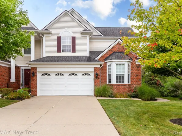 29319 Douglas Dr, Novi, MI 48377