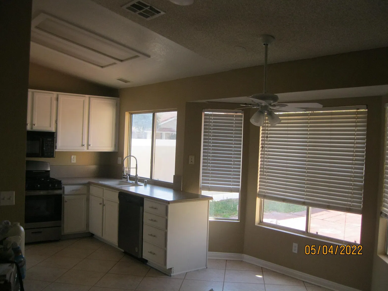 4 bed, 1899 sqft, $3,200 — Photo 1