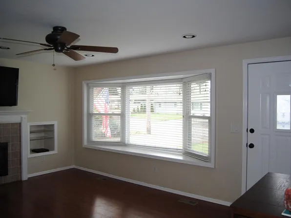 945 Donna Lynn Way, Gladstone, OR 97027