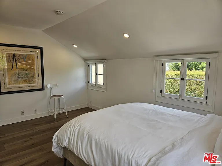 212 S Muirfield Rd — Photo 10