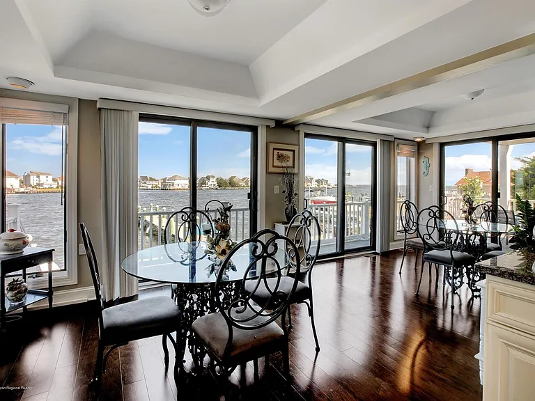 374 Aldo Dr — Photo 13