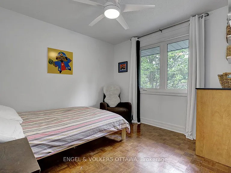 516 Buchanan Cres — Photo 29