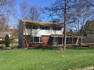 5 Hollow Ln, Poughkeepsie, NY 12603