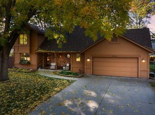 3328 Katie Ln, Arden Hills, MN 55112