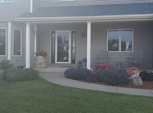 945 203rd Pl, Pella, IA 50219