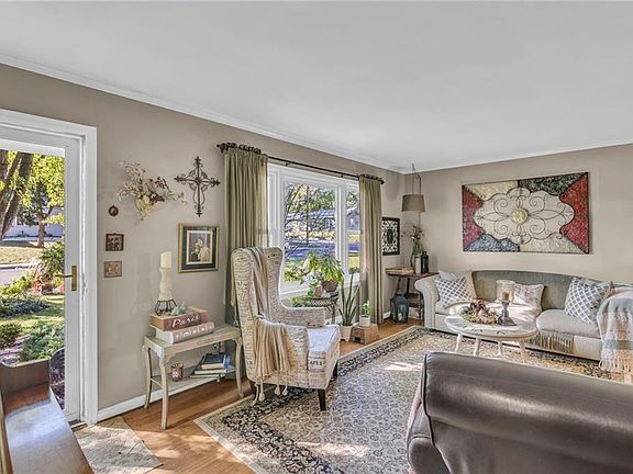 3rd image of 5507 Sherwood Dr