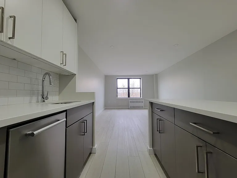 829 Greenwood Ave #3J — Photo 5