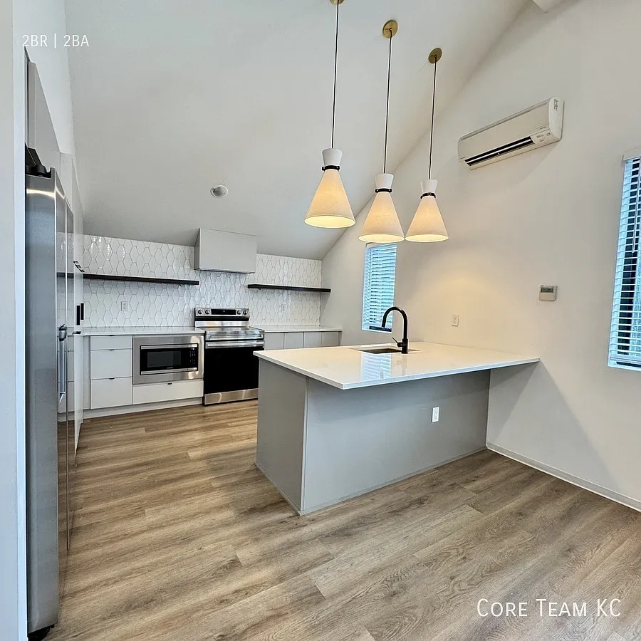 Top Floor 1500 SF 2 Bedroom — Photo 1