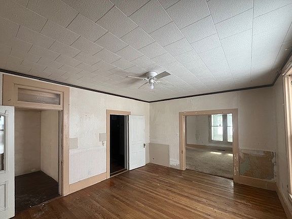 5th image of 305 W Main St