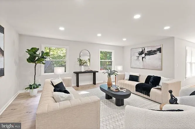 14863 Prestige Dr — Photo 33