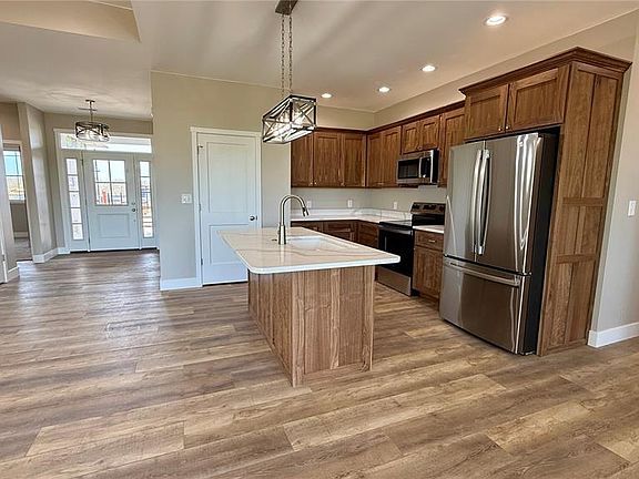 4th image of 205 E Larkspur Ct