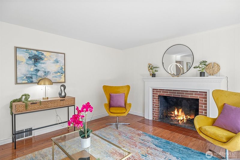 3rd image of 2926 W Blaine Street