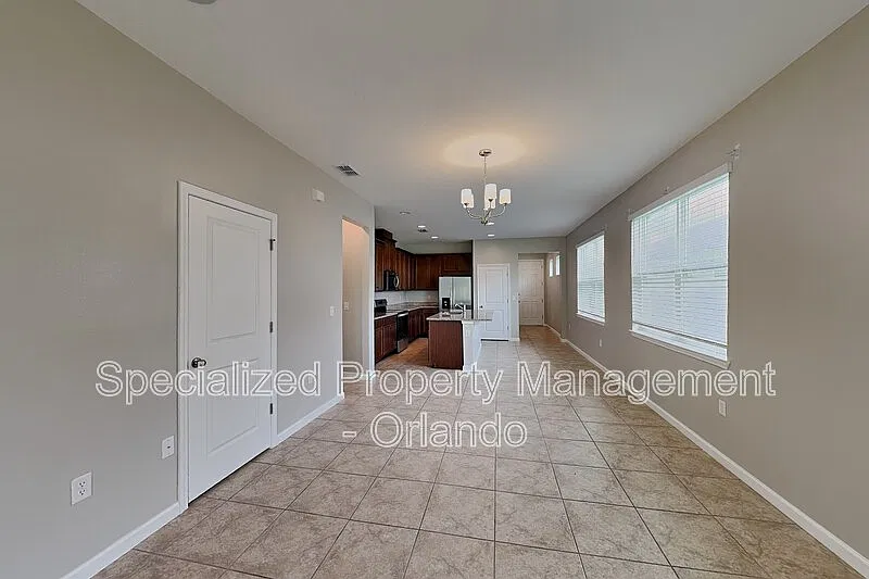 4 bed, 2.0 bath, 1854 sqft, $2,499 — Photo 4