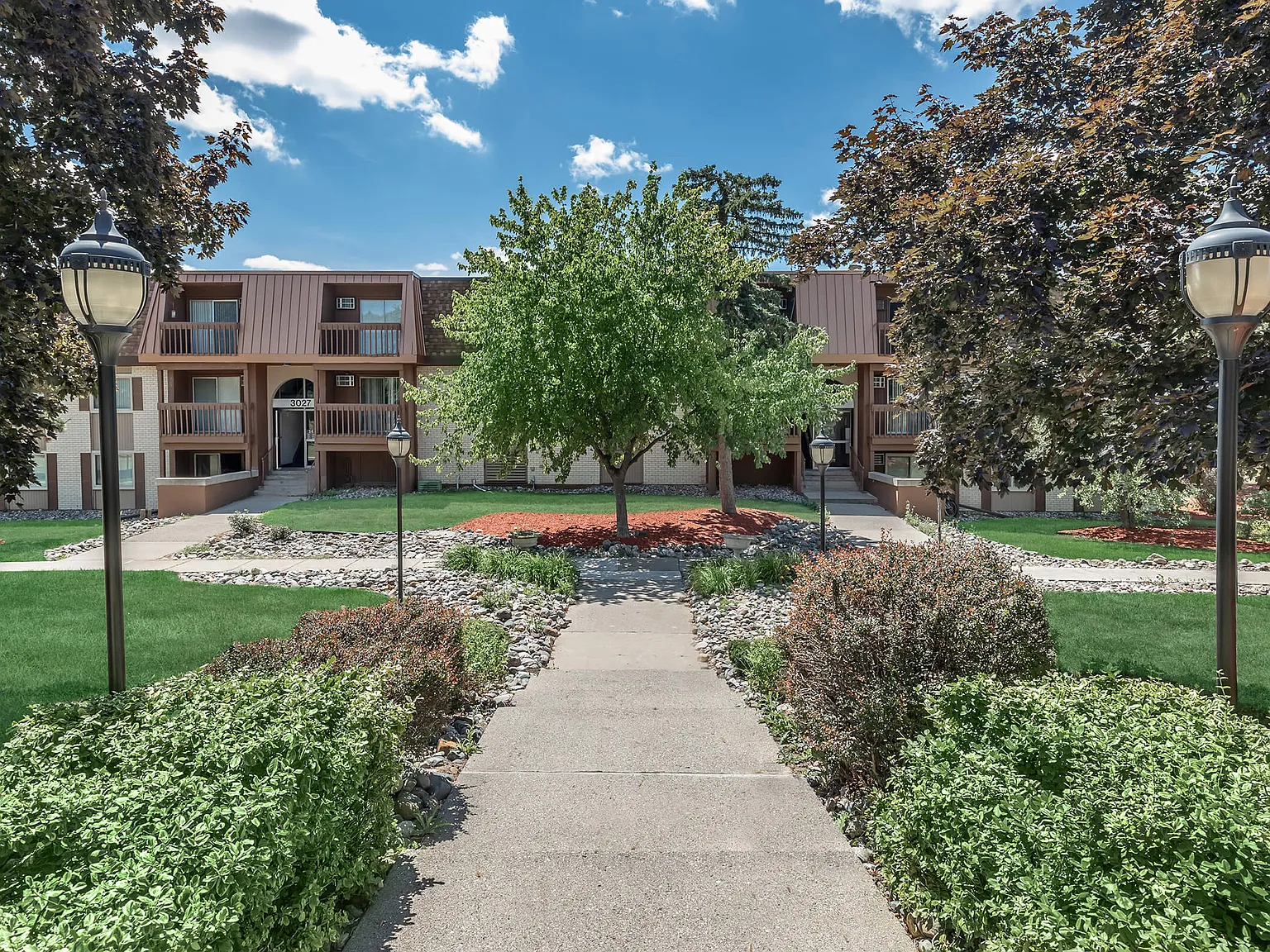 Towne Square Apartments and Townhomes — Photo 2