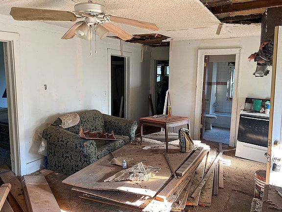 4th image of 904 N A St