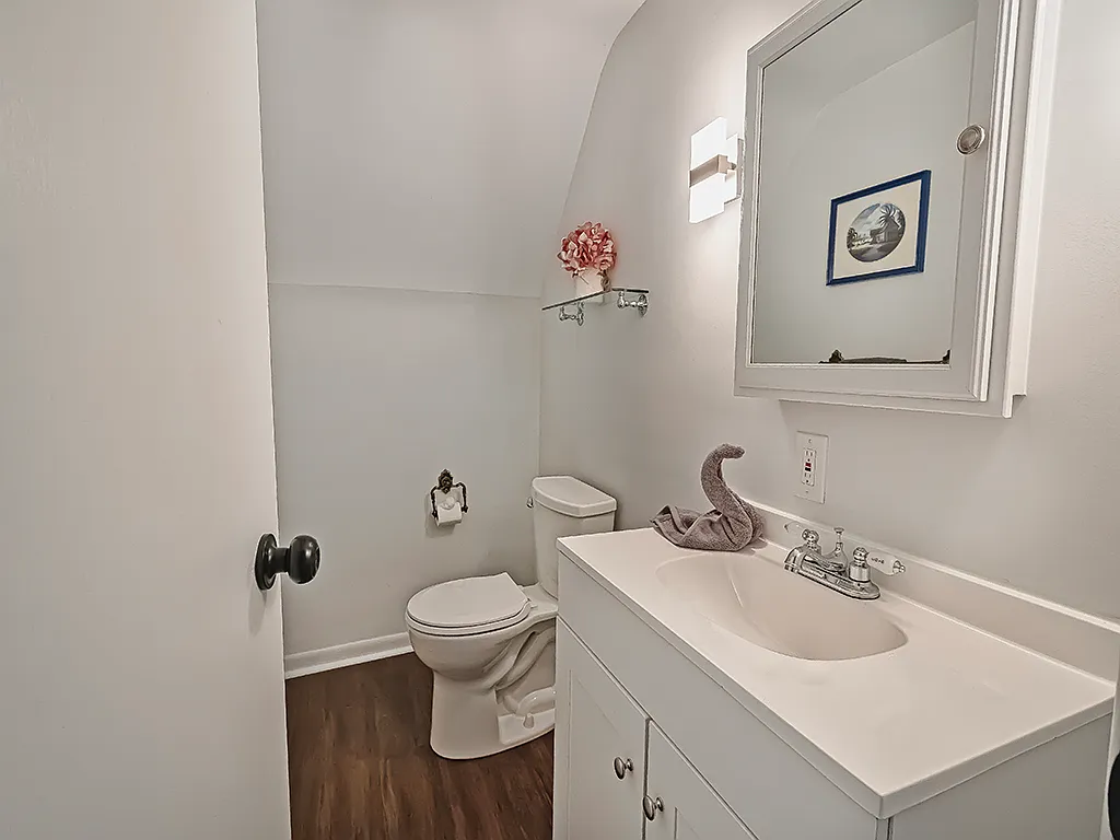 3 bed, $1,900 — Photo 2