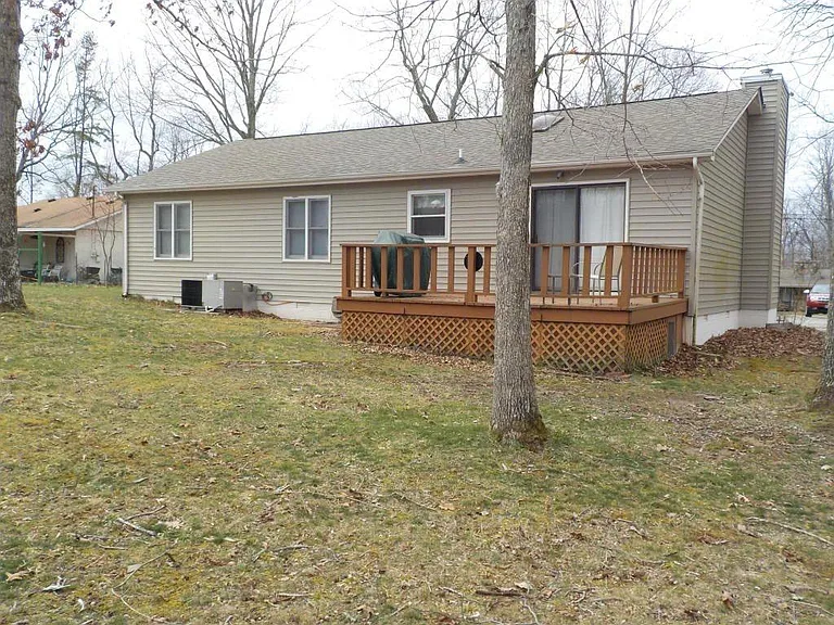 111 Eagle Ln — Photo 4