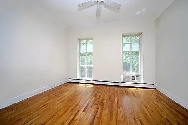 Rented by Bank Neary | media 7