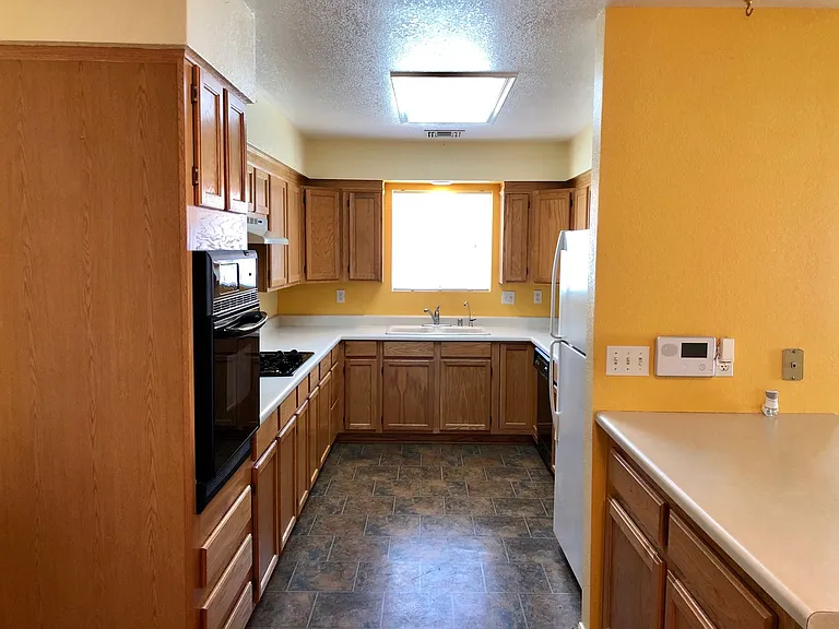 3905 Raymond Ave — Photo 9